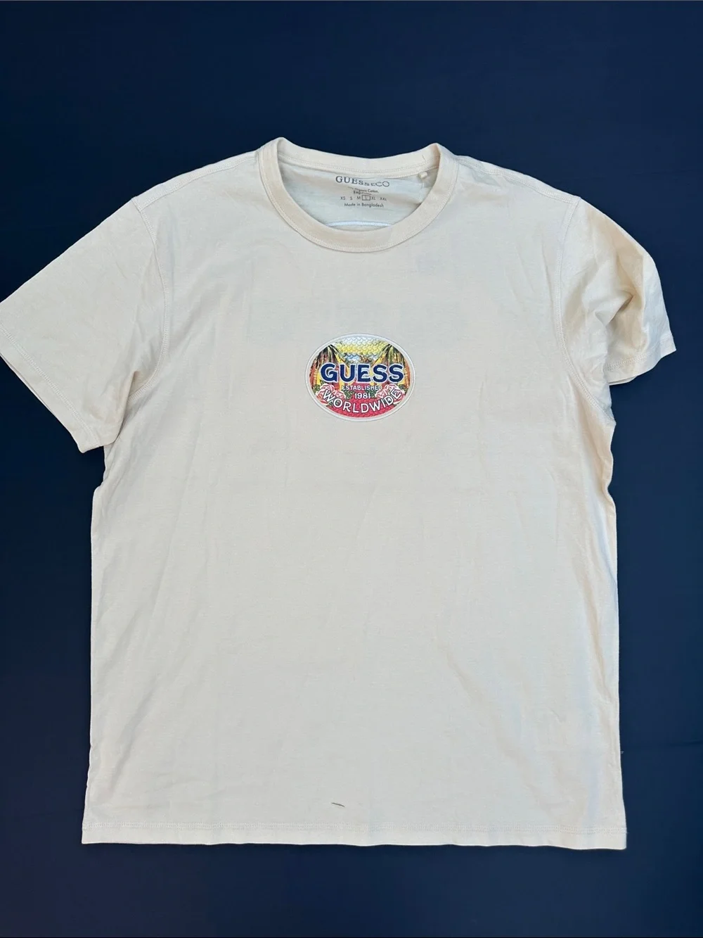 New GUESS Cream Short-Sleeve Tee with Tropical Back Patch SZ L - Picture 6 of 12